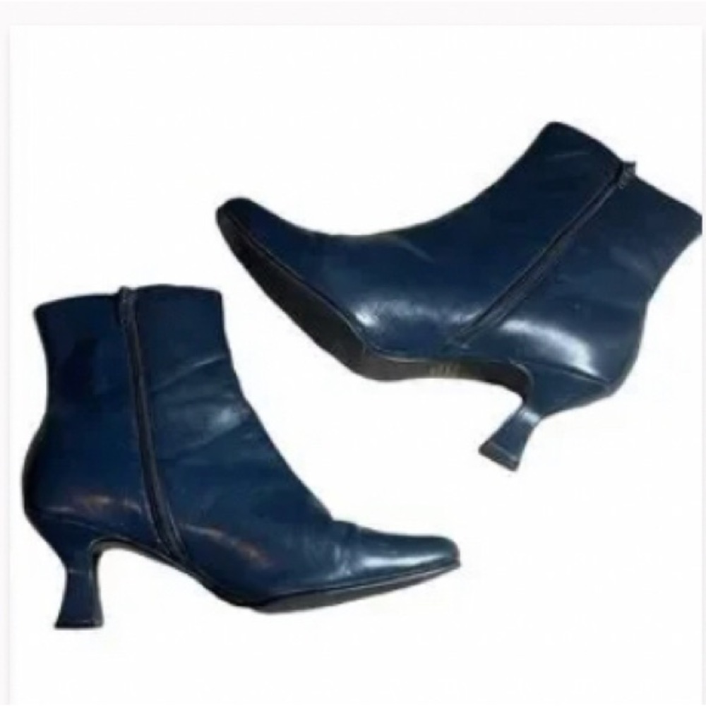 Leslie Fay Navy Blue Boots Spoon Heels